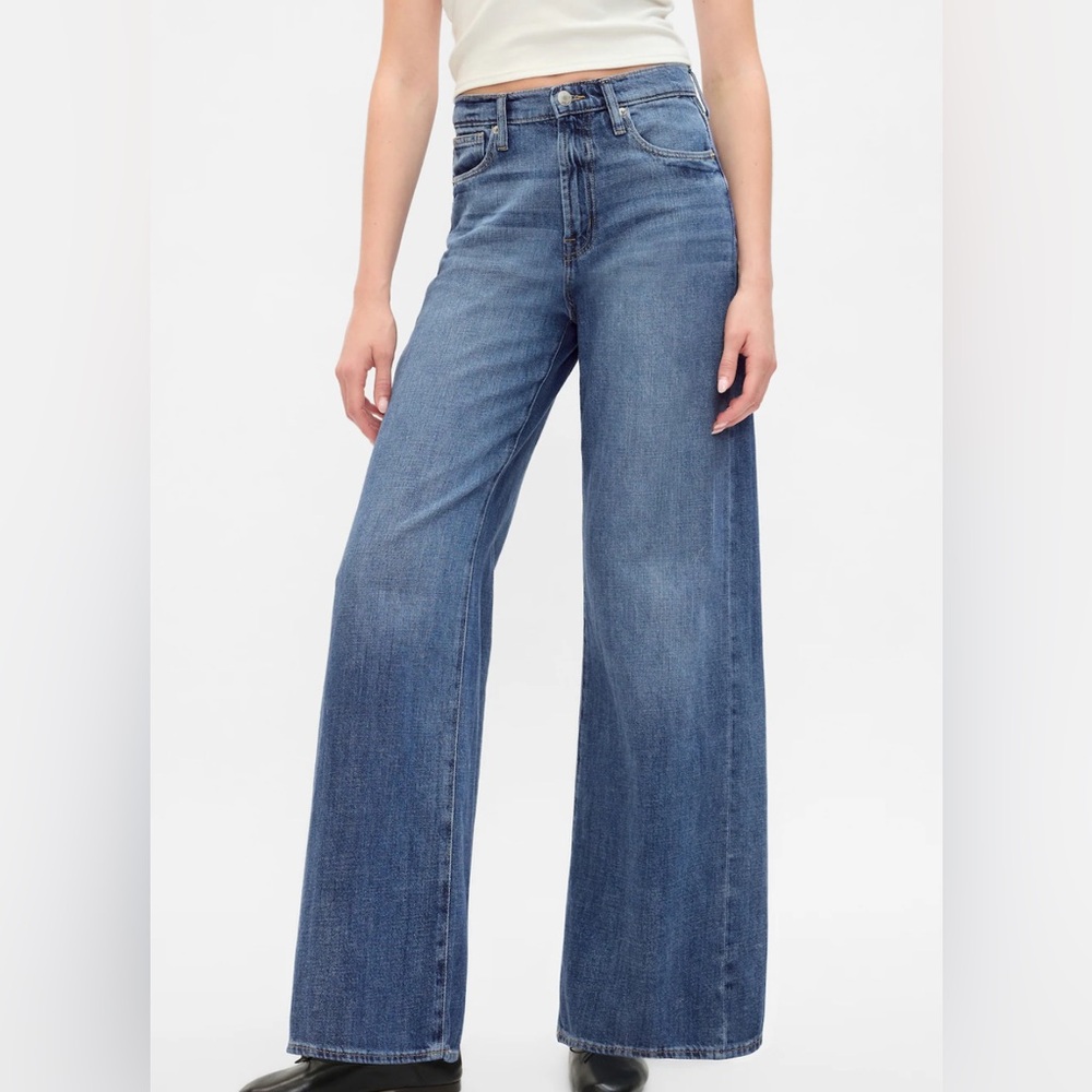 GAP High-Rise Wide Leg
Size 10/30R